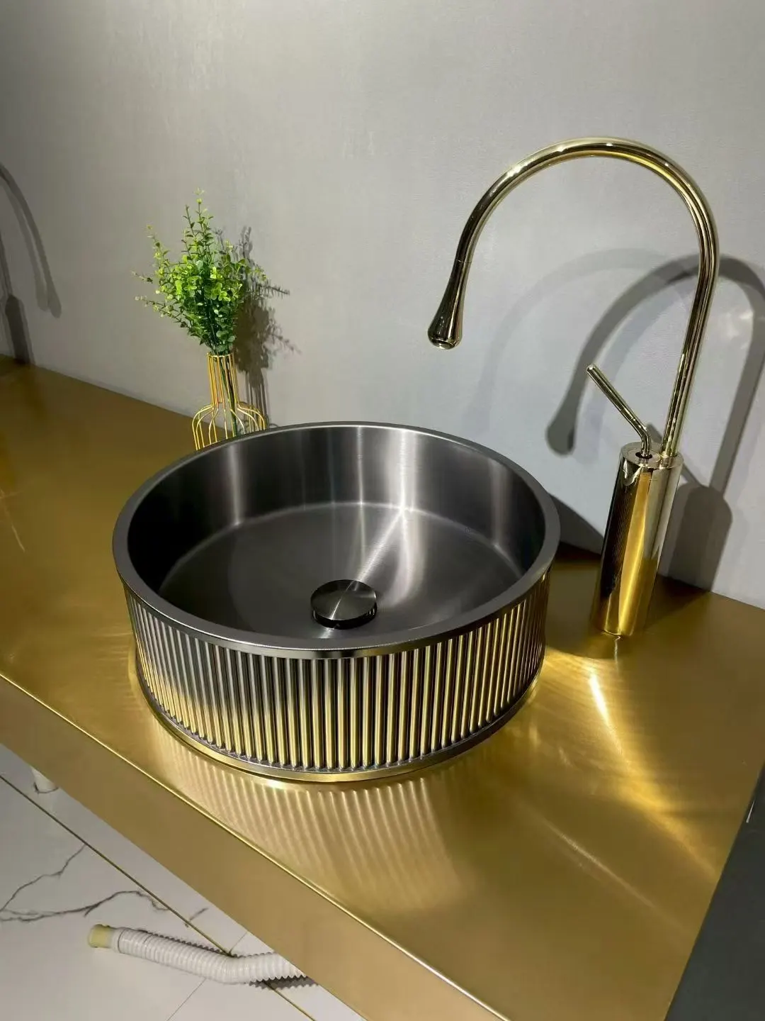 Stainless steel basin product display with gold countertop